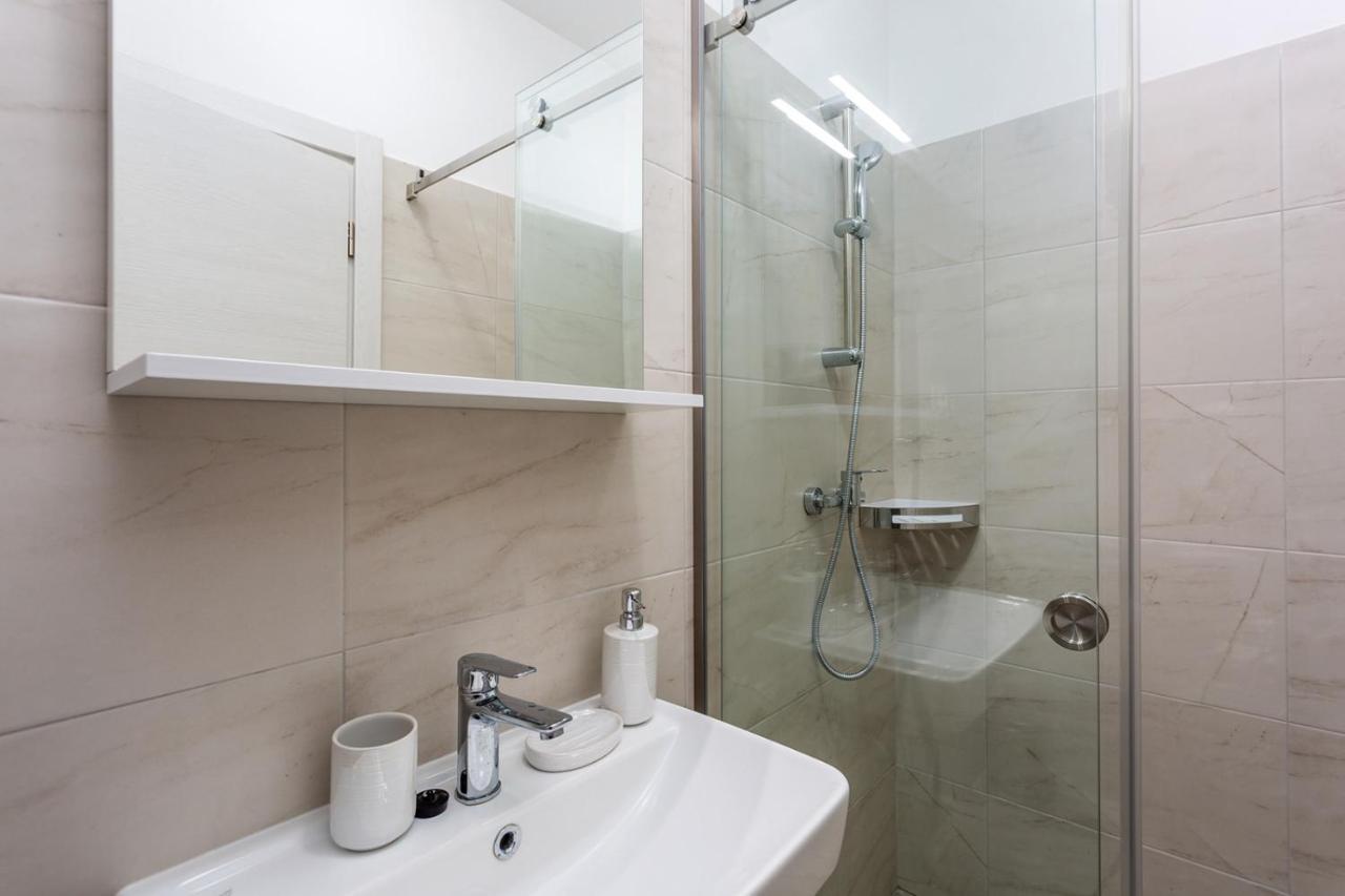 Kvarner Bay 4* - Apartments 1 & 3 リエカ エクステリア 写真